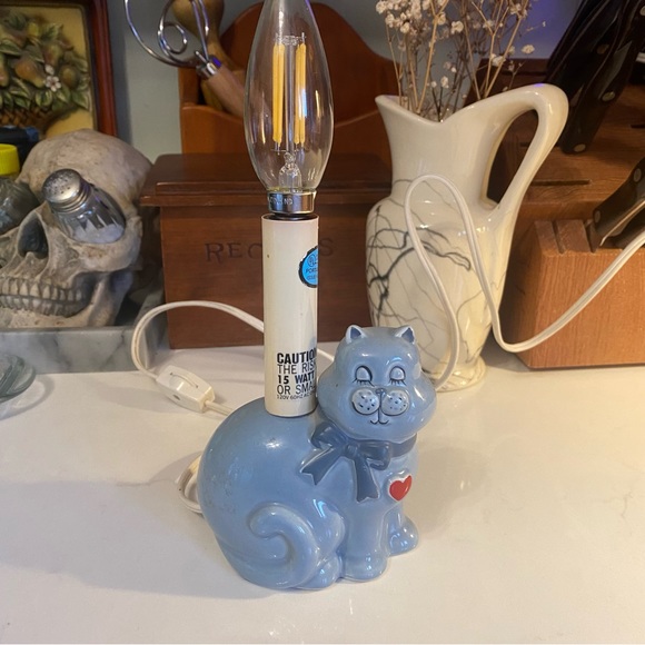 Vintage blue kitty lamp with red heart. Works. - Picture 2 of 6